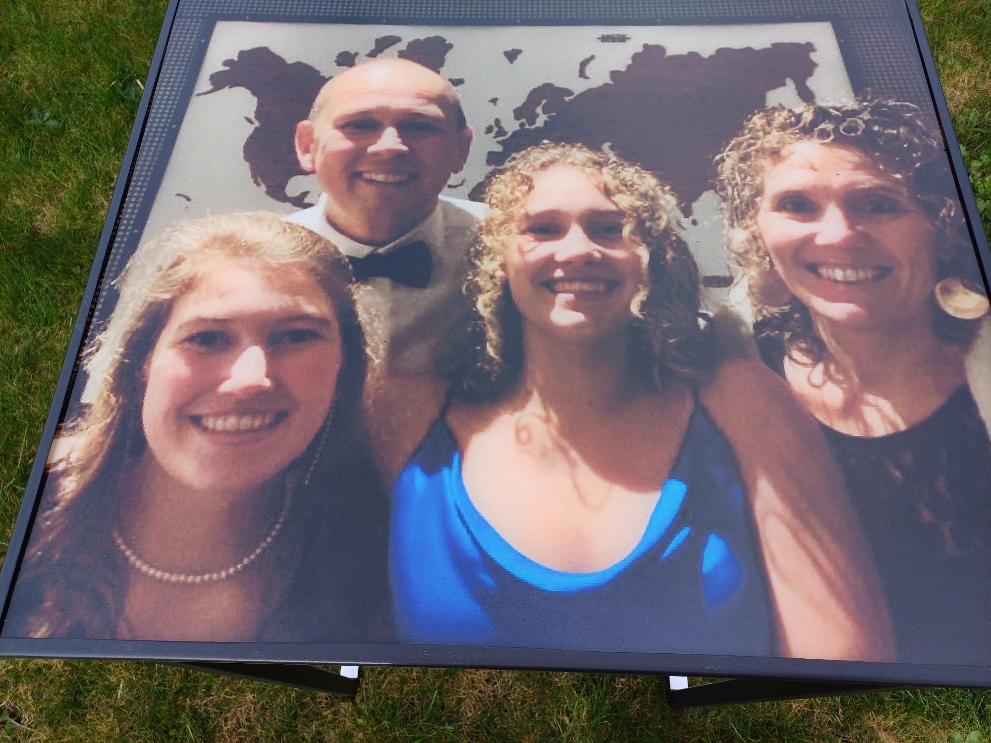 Partytafels met gepersonaliseerd tafelblad