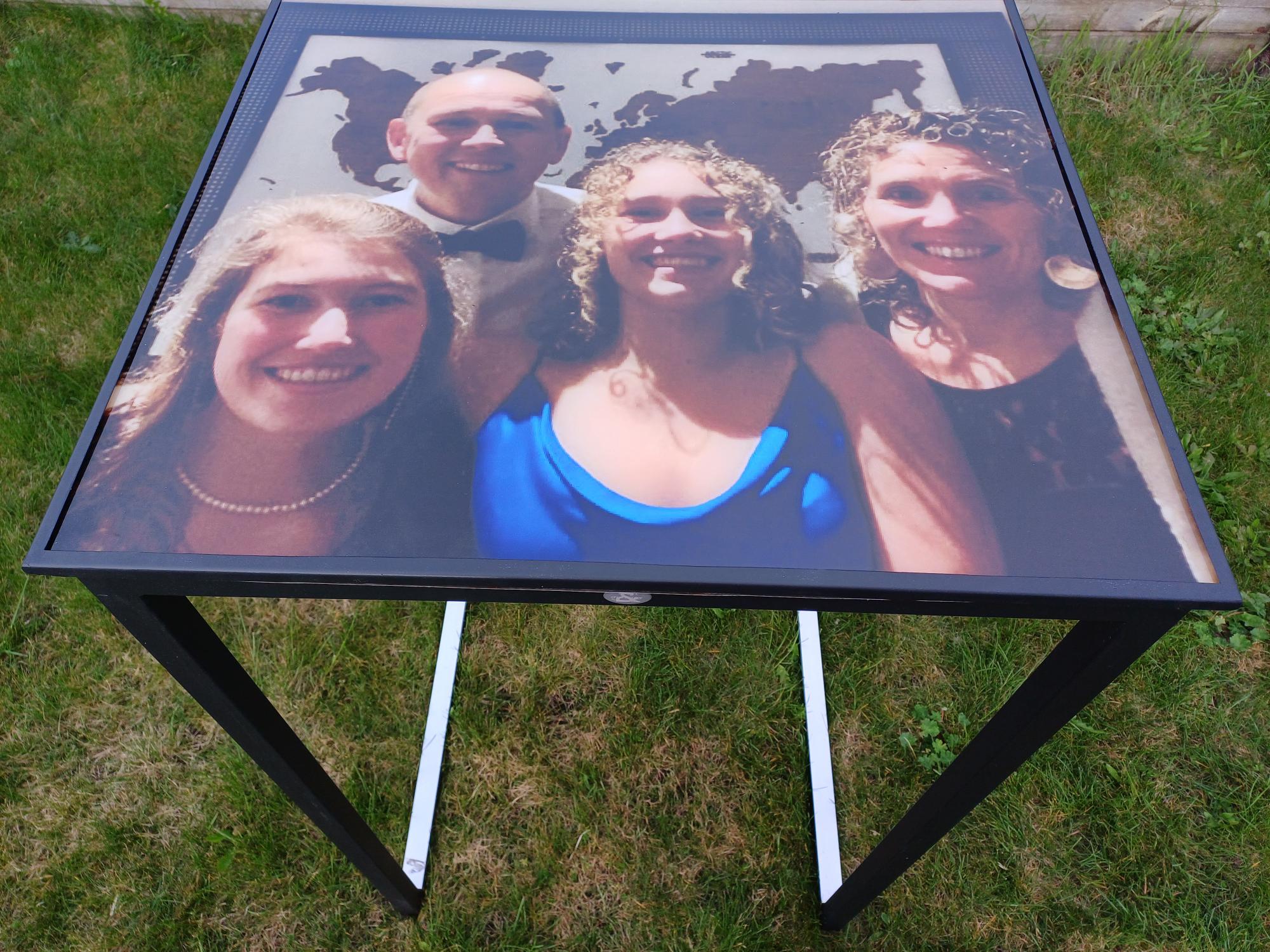 Partytafels met gepersonaliseerd tafelblad